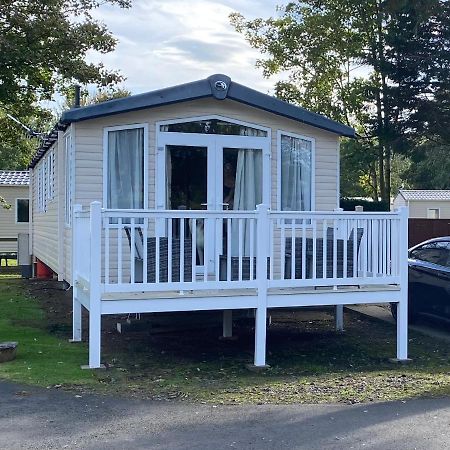Prestige Static Caravan On 5 Star Holiday Park Cheswick  Exterior photo