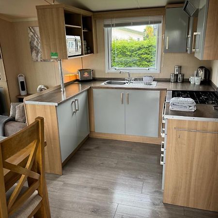 Prestige Static Caravan On 5 Star Holiday Park Cheswick  Exterior photo
