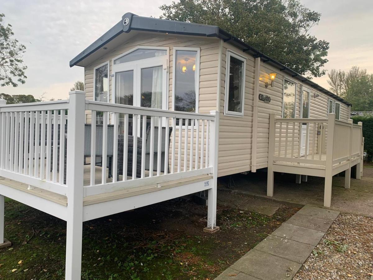 Prestige Static Caravan On 5 Star Holiday Park Cheswick  Exterior photo