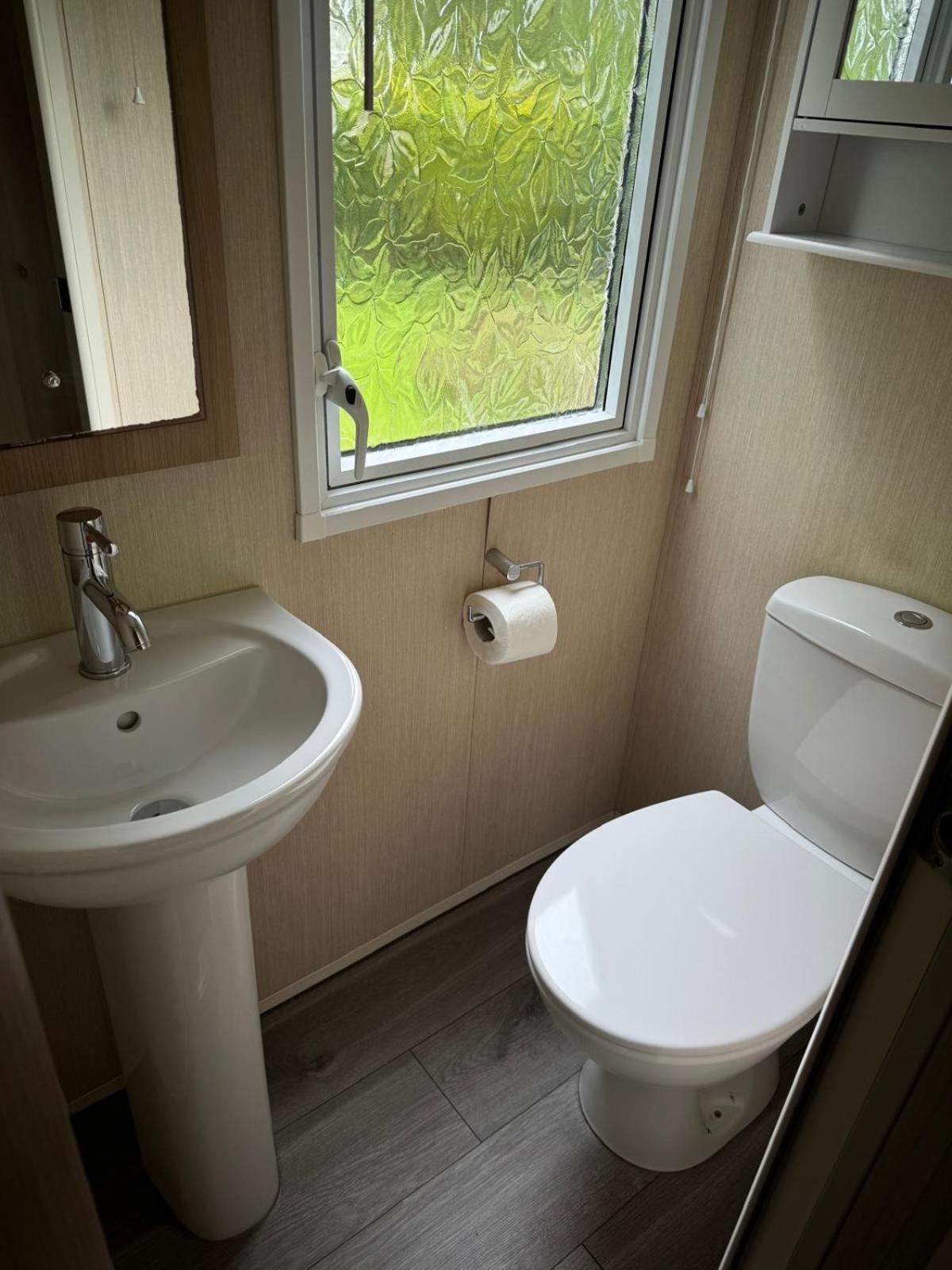 Prestige Static Caravan On 5 Star Holiday Park Cheswick  Exterior photo