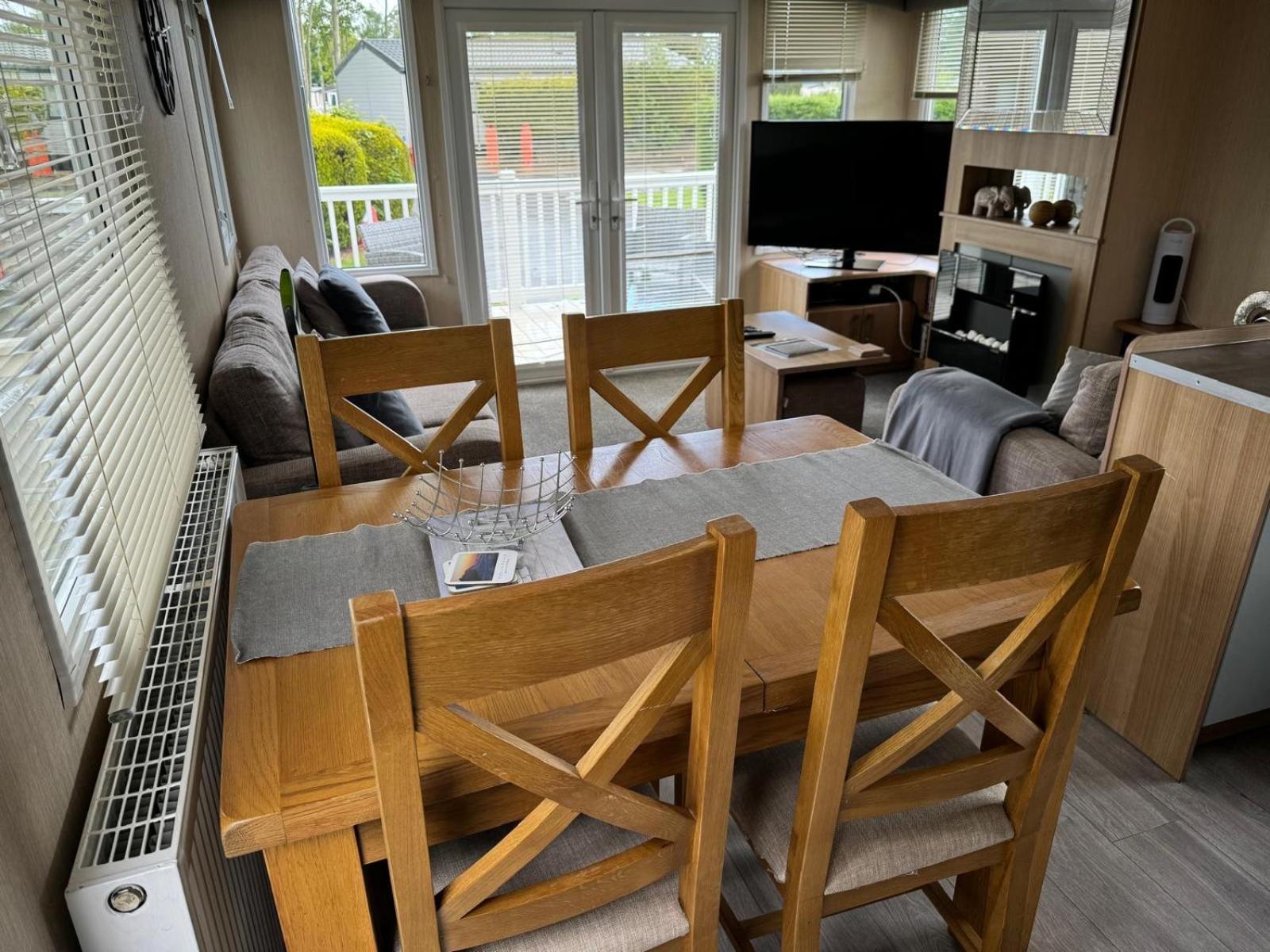Prestige Static Caravan On 5 Star Holiday Park Cheswick  Exterior photo