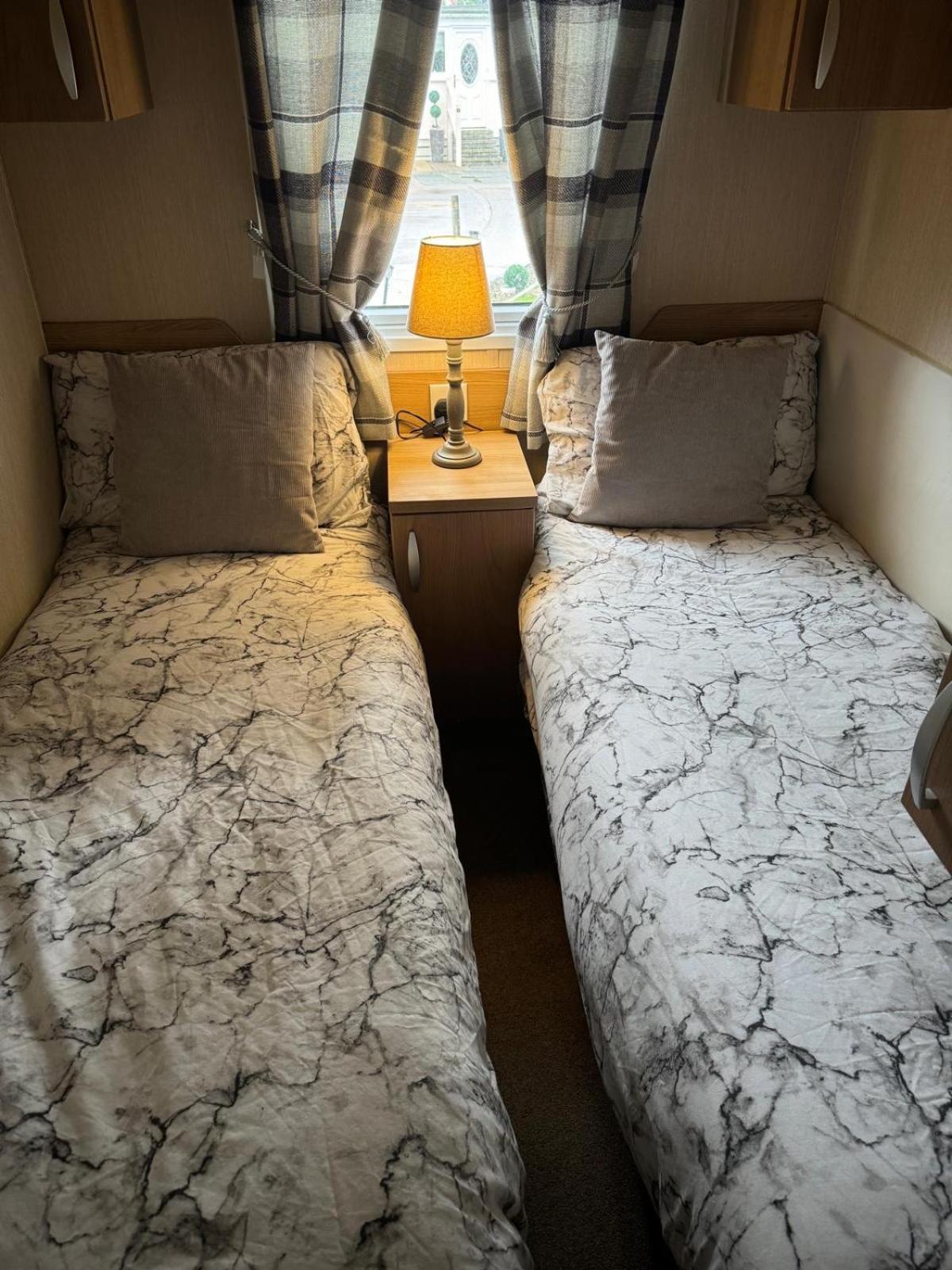 Prestige Static Caravan On 5 Star Holiday Park Cheswick  Exterior photo